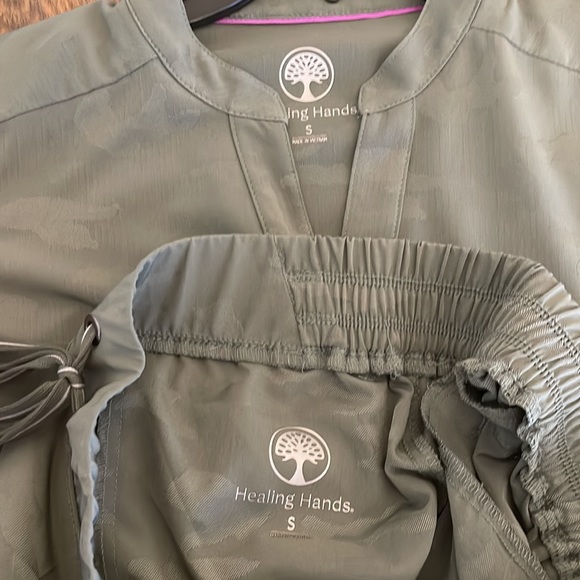 Brand new healing hands green camo scrub shirt - Picture 5 of 5